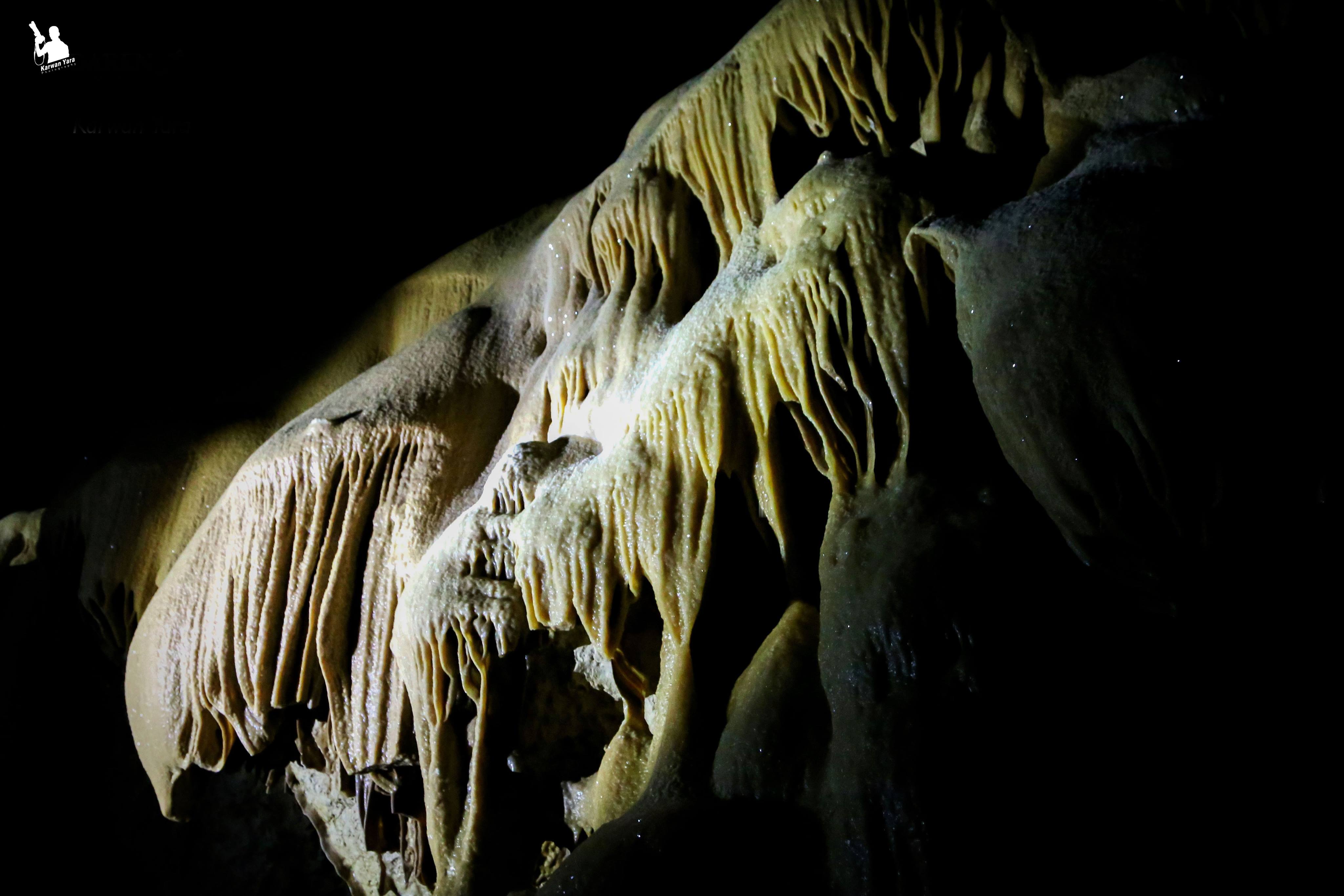 يقع كهف كونبا في جبل كولان على مقربة من بلدة دربنديخان ضمن محافظة السليمانية بإقليم كوردستان